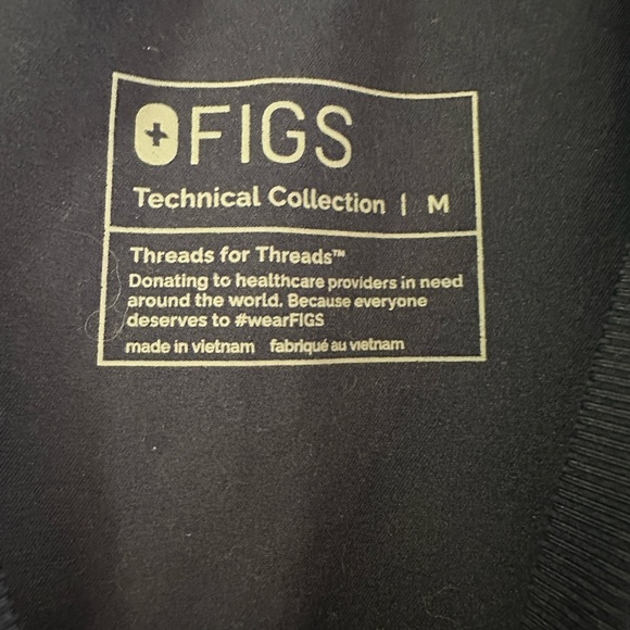 EUC‎ Figs Technical Collection Navy Short Sleeve Round Neck Scrub Size M - Picture 2 of 3